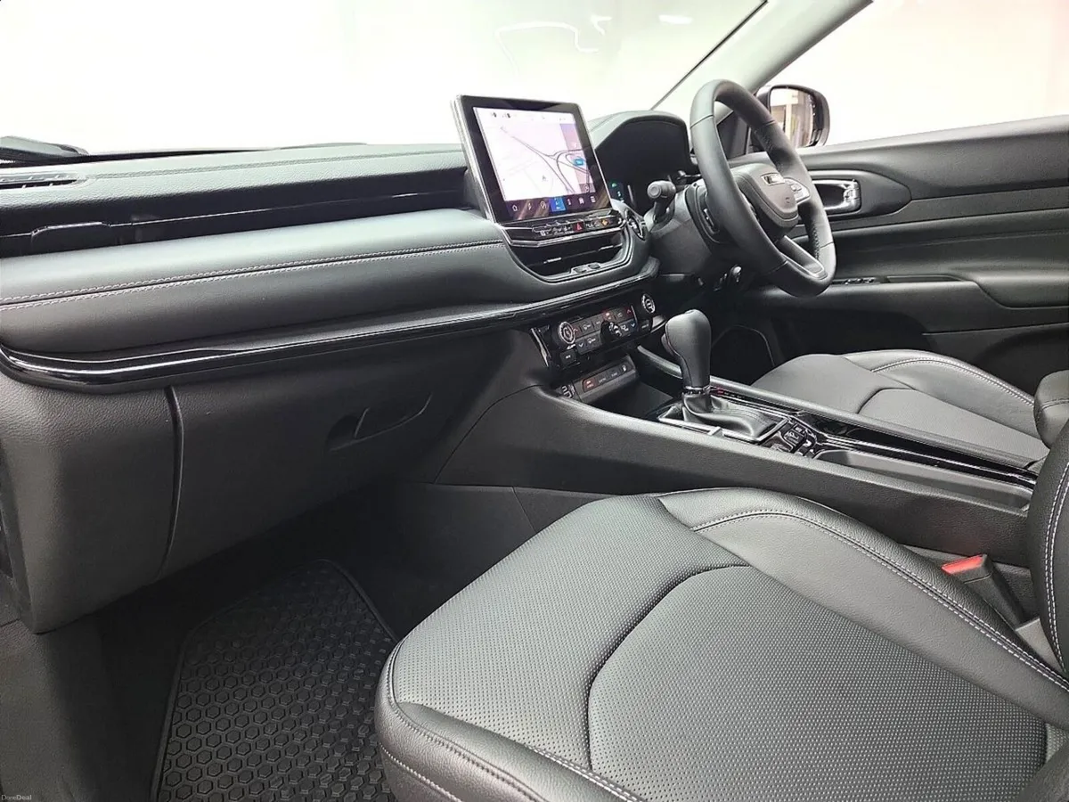 Jeep Compass SUMMIT PHEV AUTO - Image 4