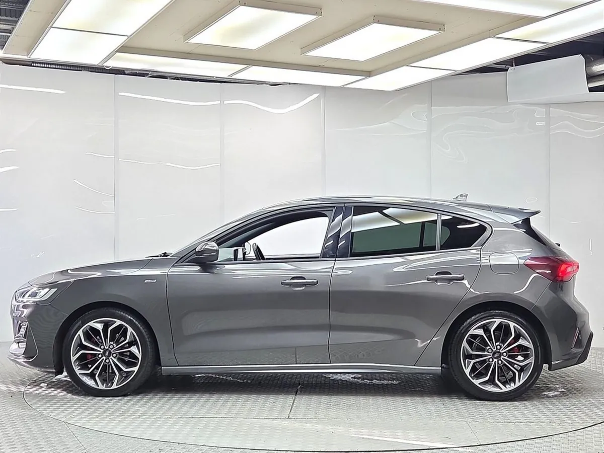 Ford Focus ST-Line X 1.0L EcoBoost 125PS MHEV - Image 5