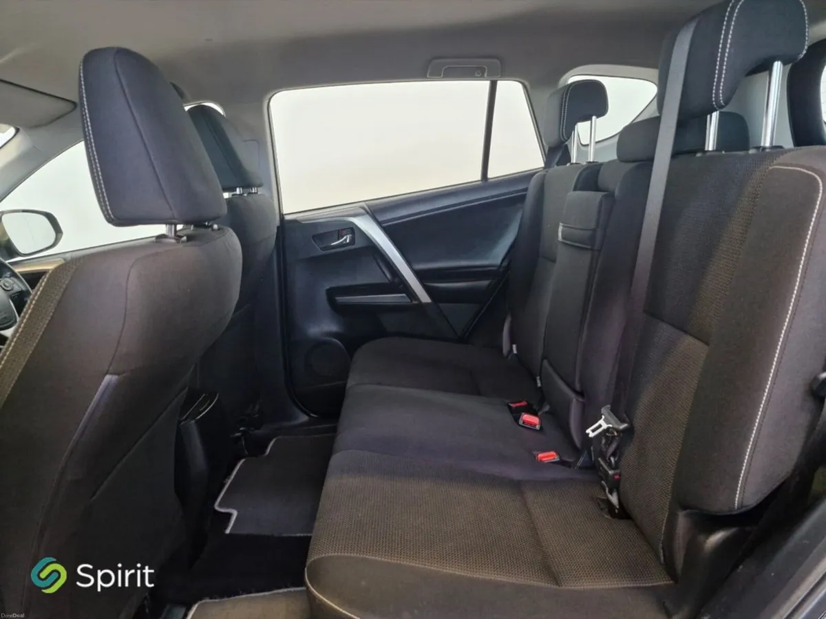 Toyota RAV4 2.5 Hybrid 2WD Luna Sport Call Derek o - Image 5