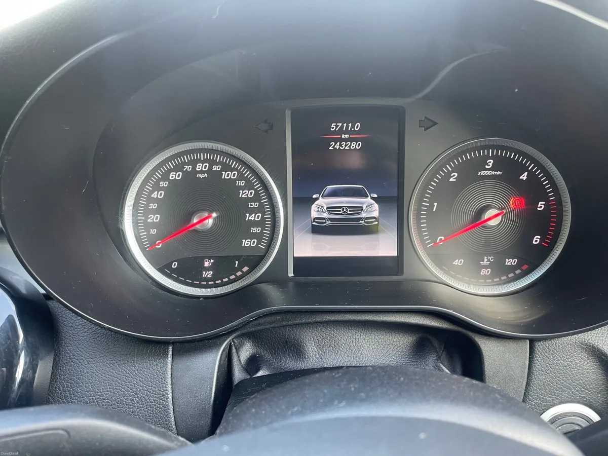 Mercedes-Benz C-Class 2018 - Image 5
