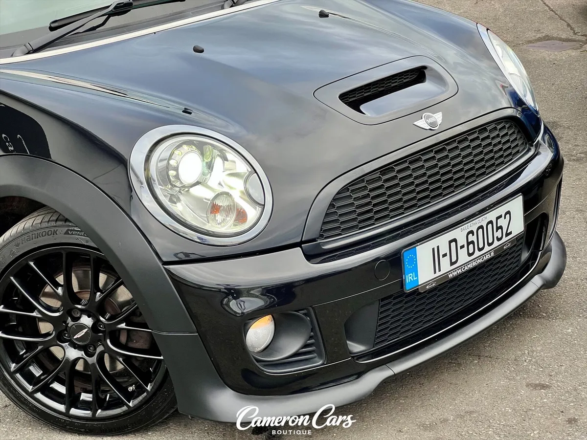 MINI COOPER S JCW ARMANI BLACK ICON - Image 6