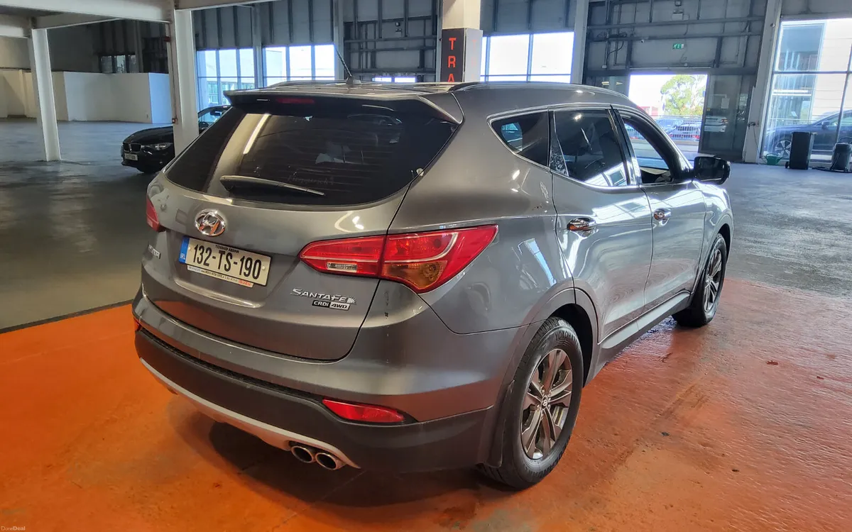 Hyundai Santa Fe 2013 - Image 2