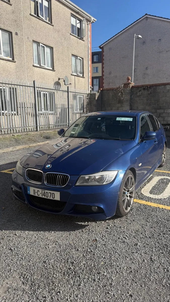 BMW 3-Series 2011 - Image 3