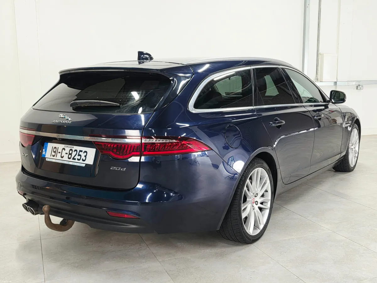 Jaguar XF Sportbrake 2.0D 180 Auto Prestige - Image 2