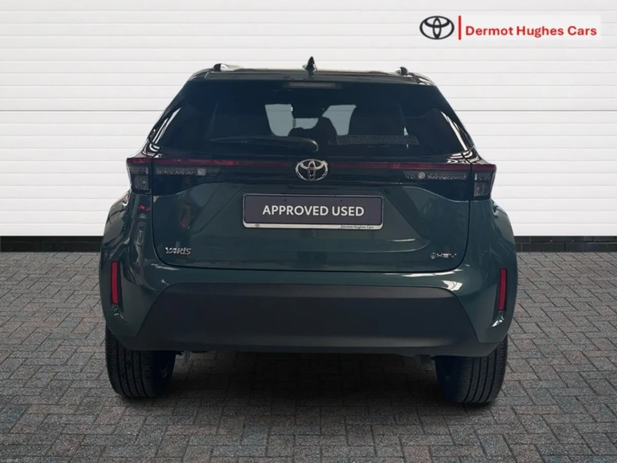 Toyota Yaris Cross LUNA SPORT HYBRID AUTO - Image 4