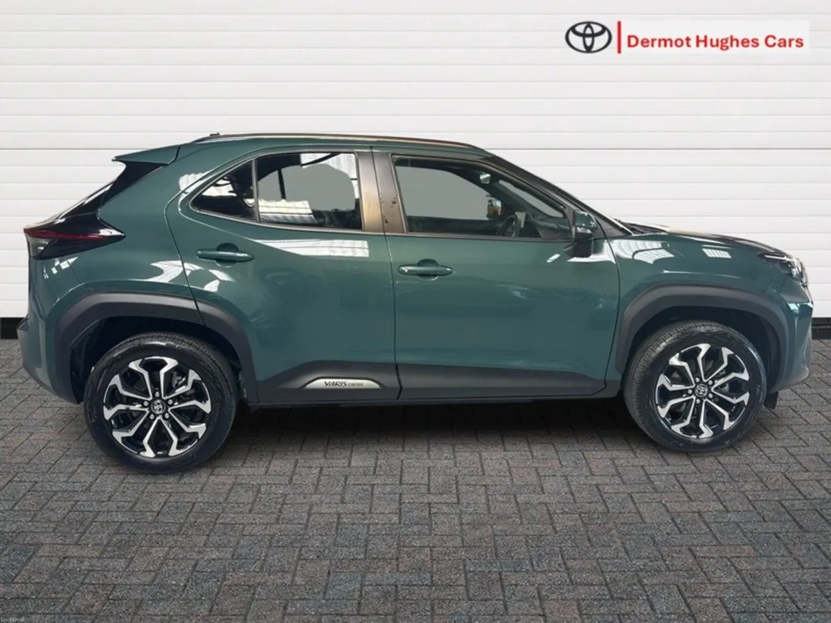 Toyota Yaris Cross LUNA SPORT HYBRID AUTO - Image 3