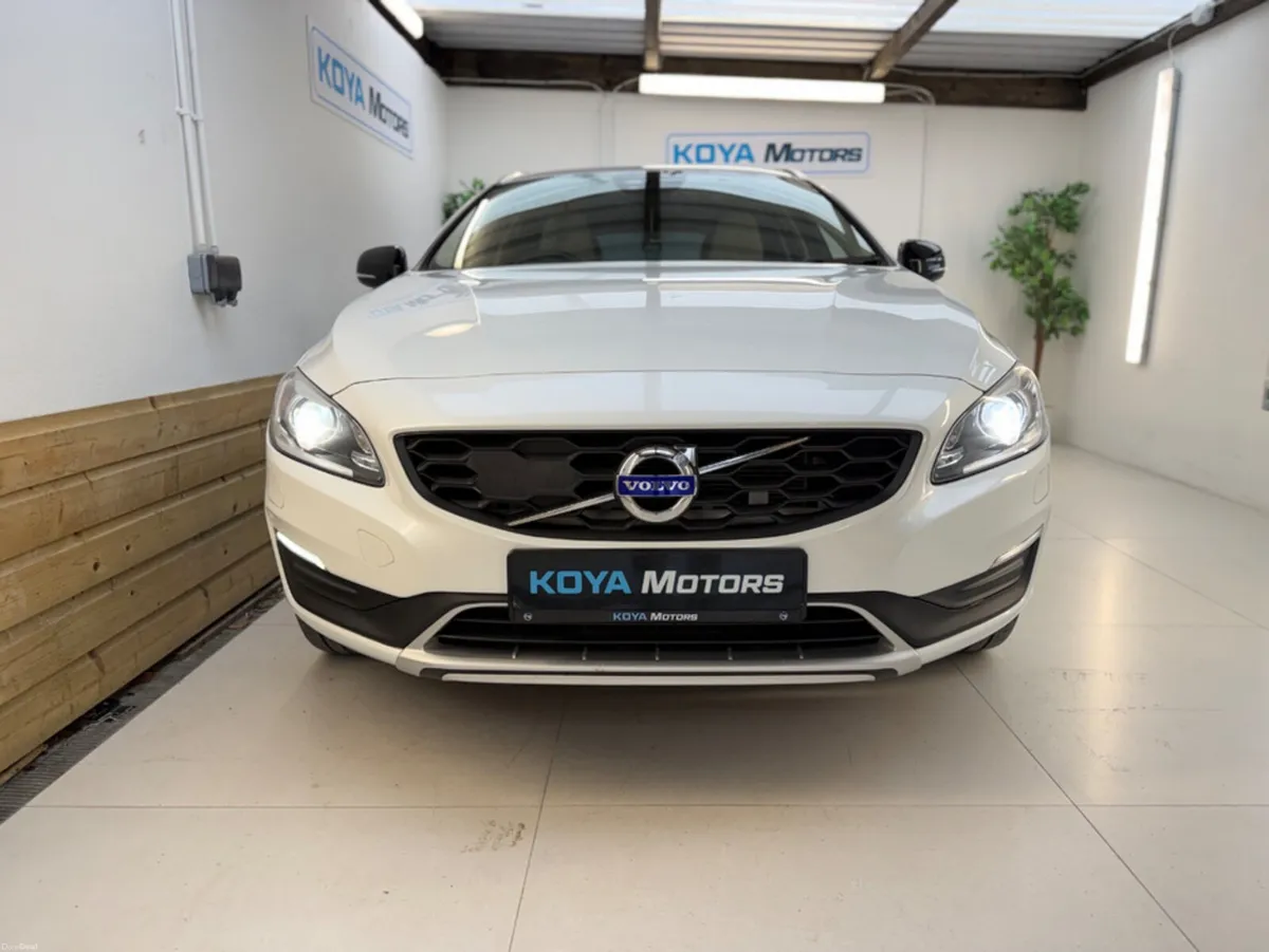 Volvo V60 2.0 D4 CROSS COUNTRY DIESEL 190 BHP AUTO - Image 5