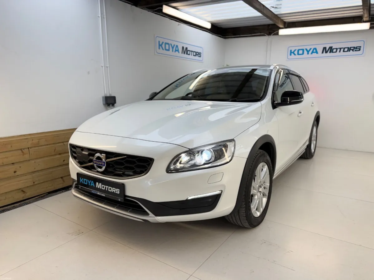 Volvo V60 2.0 D4 CROSS COUNTRY DIESEL 190 BHP AUTO - Image 3