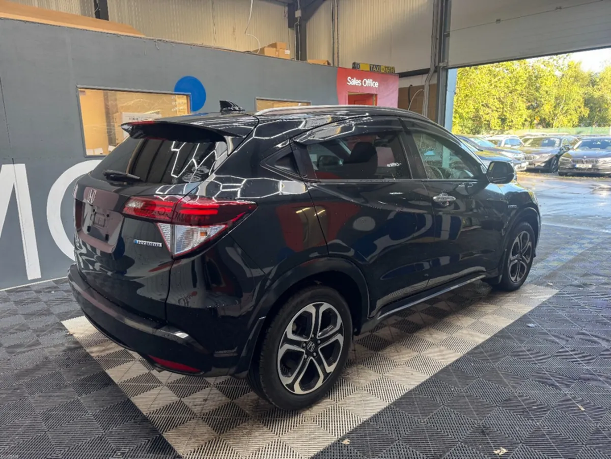 Honda Vezel 2017 HONDA VEZEL HYBRID Z SENSING AUTO - Image 3