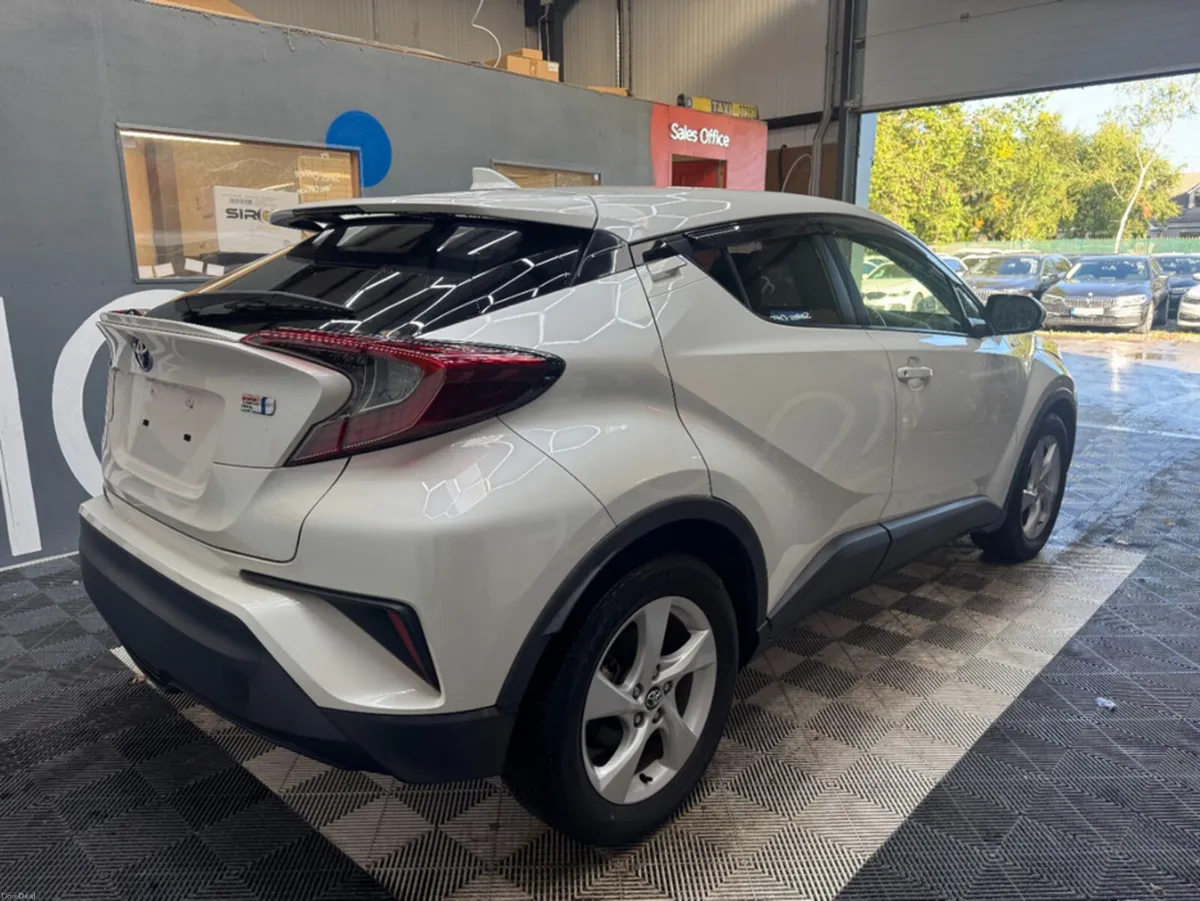 Toyota C-HR 2019 TOYOTA C-HR S LED PACKAGE HYBRID - Image 3