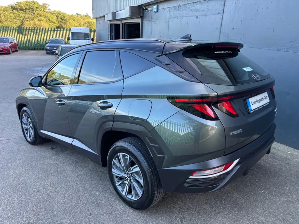 Hyundai Tucson EXECUTIVE 2TONE HEV AUTO VERY CLEAN - Image 4