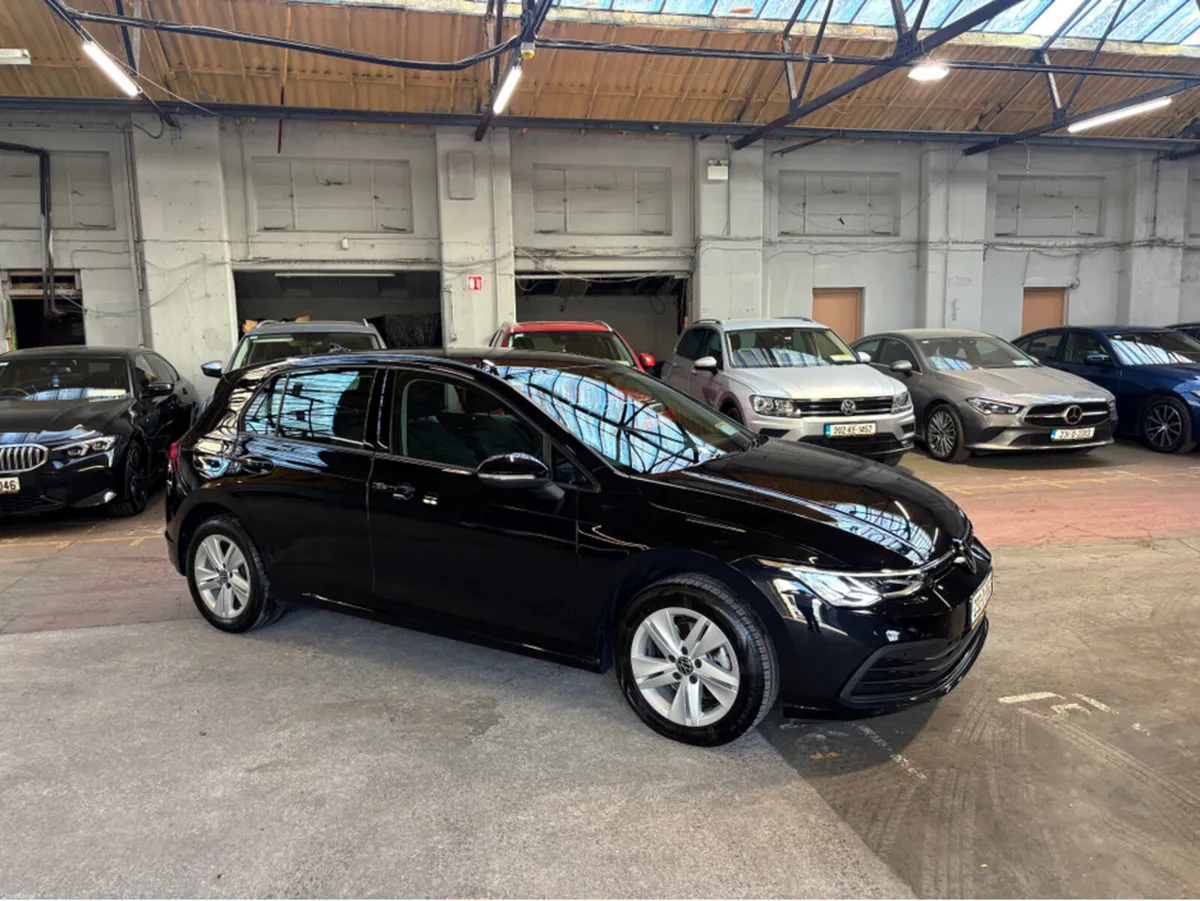 Volkswagen Golf 1.0 LIFE TSI MHE MHEV 110HP 5 - Image 1
