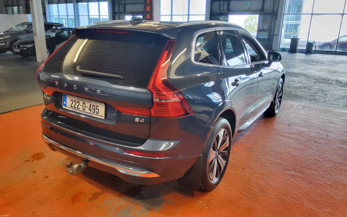 Volvo XC60 2022 - Image 3