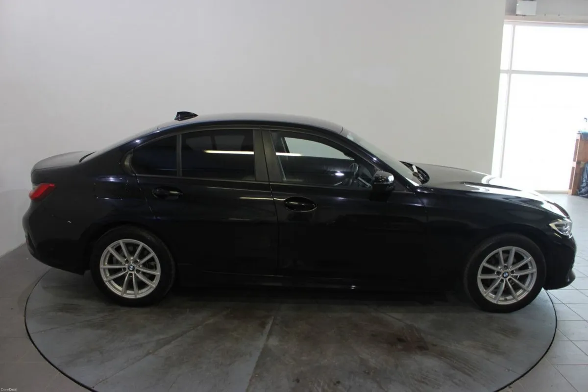 BMW 3-Series 318D SE - TENDER 26 - ENGINE LIGHT ON - Image 2