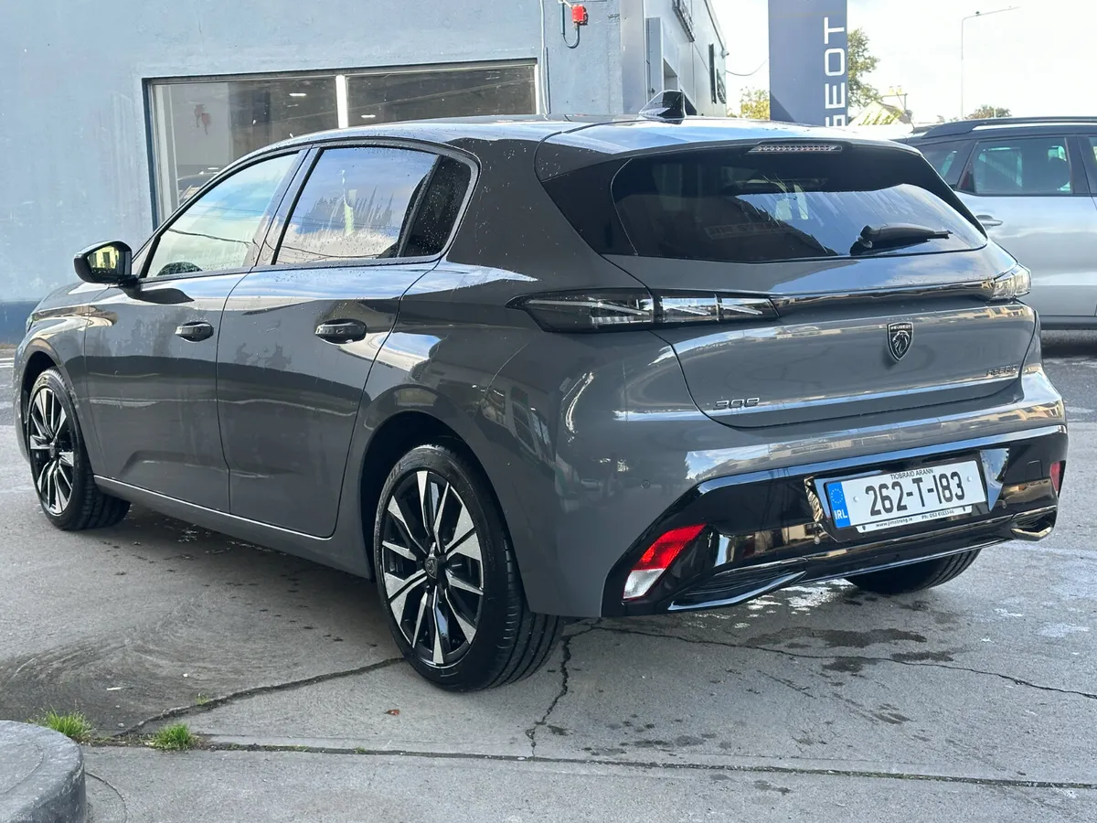 Peugeot 308 1.2 Hybrid 145BHP e-DCS6 Allure - Image 3