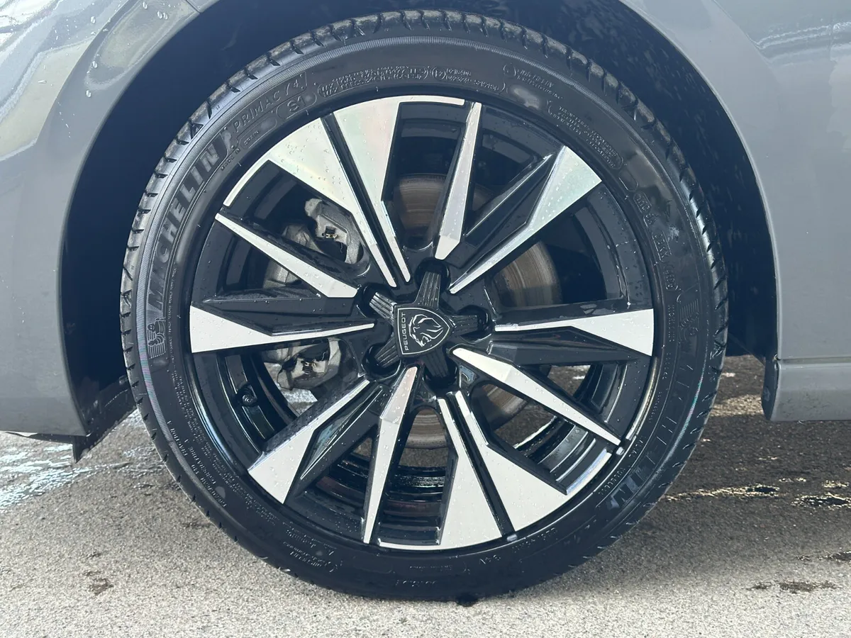Peugeot 308 1.2 Hybrid 145BHP e-DCS6 Allure - Image 4