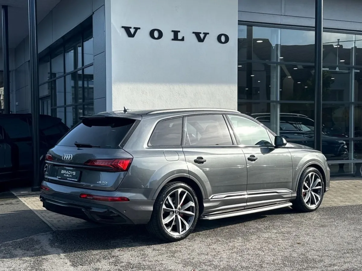 Audi Q7 45 TDI S Line Black Edition ***7 Seats***P - Image 6