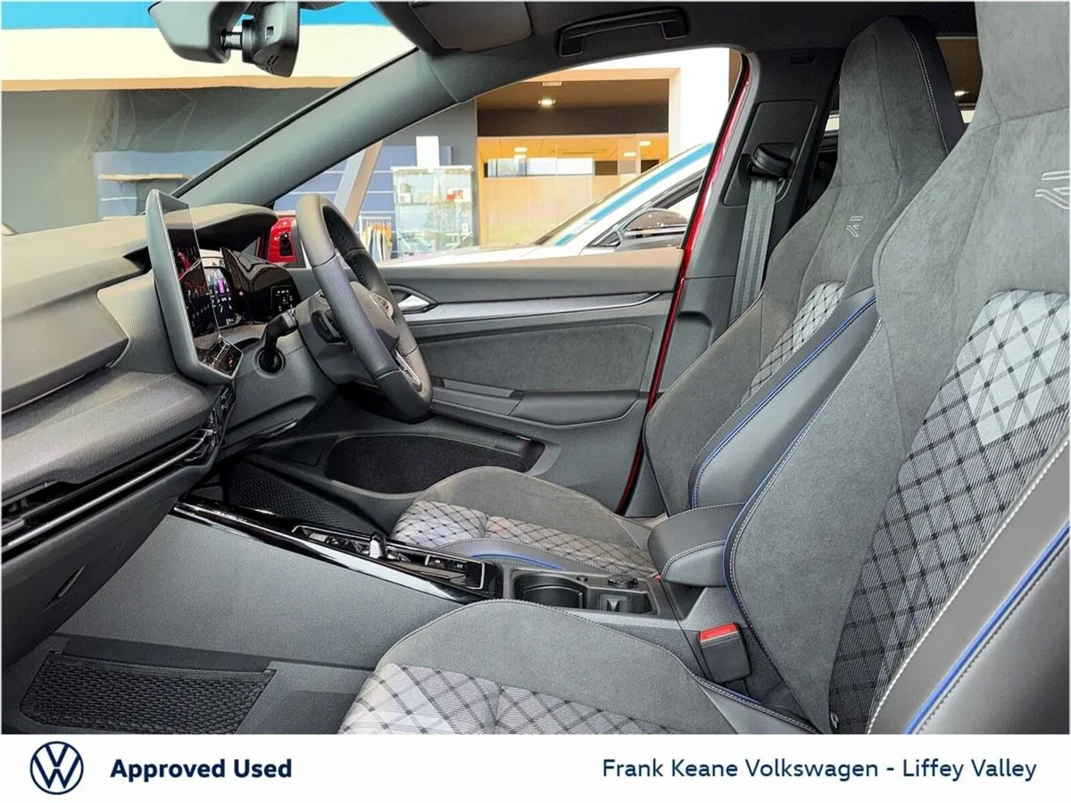 Volkswagen Golf *NEARLY NEW* R-LINE AUTO 1.5 TSI M - Image 4