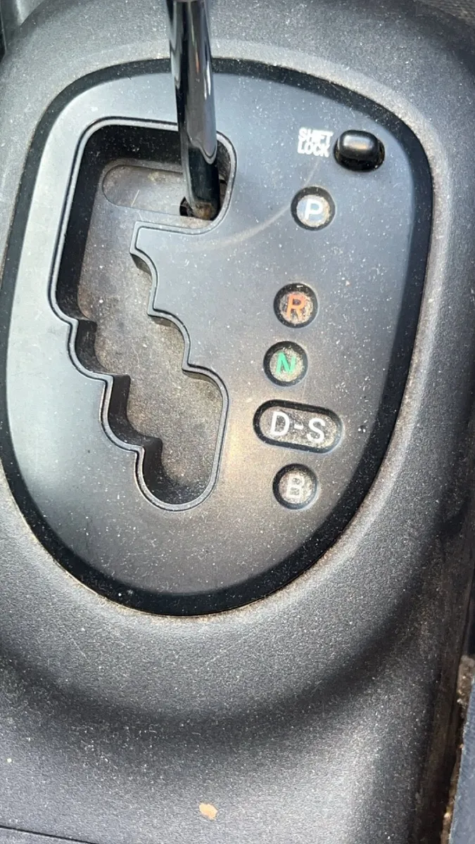 Toyota Vitz 2010 - Image 3