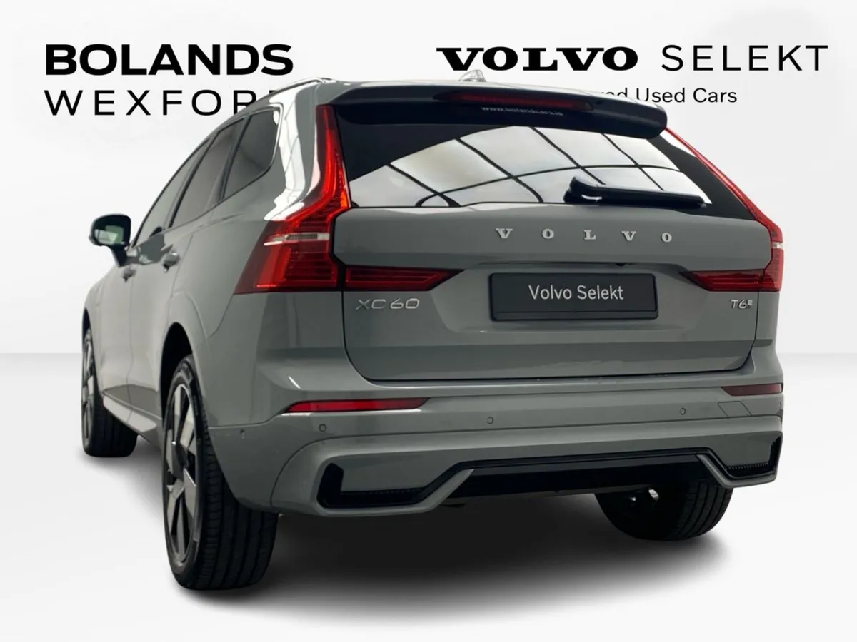 Volvo XC60 T6 AWD PHEV Plus Dark - Image 4
