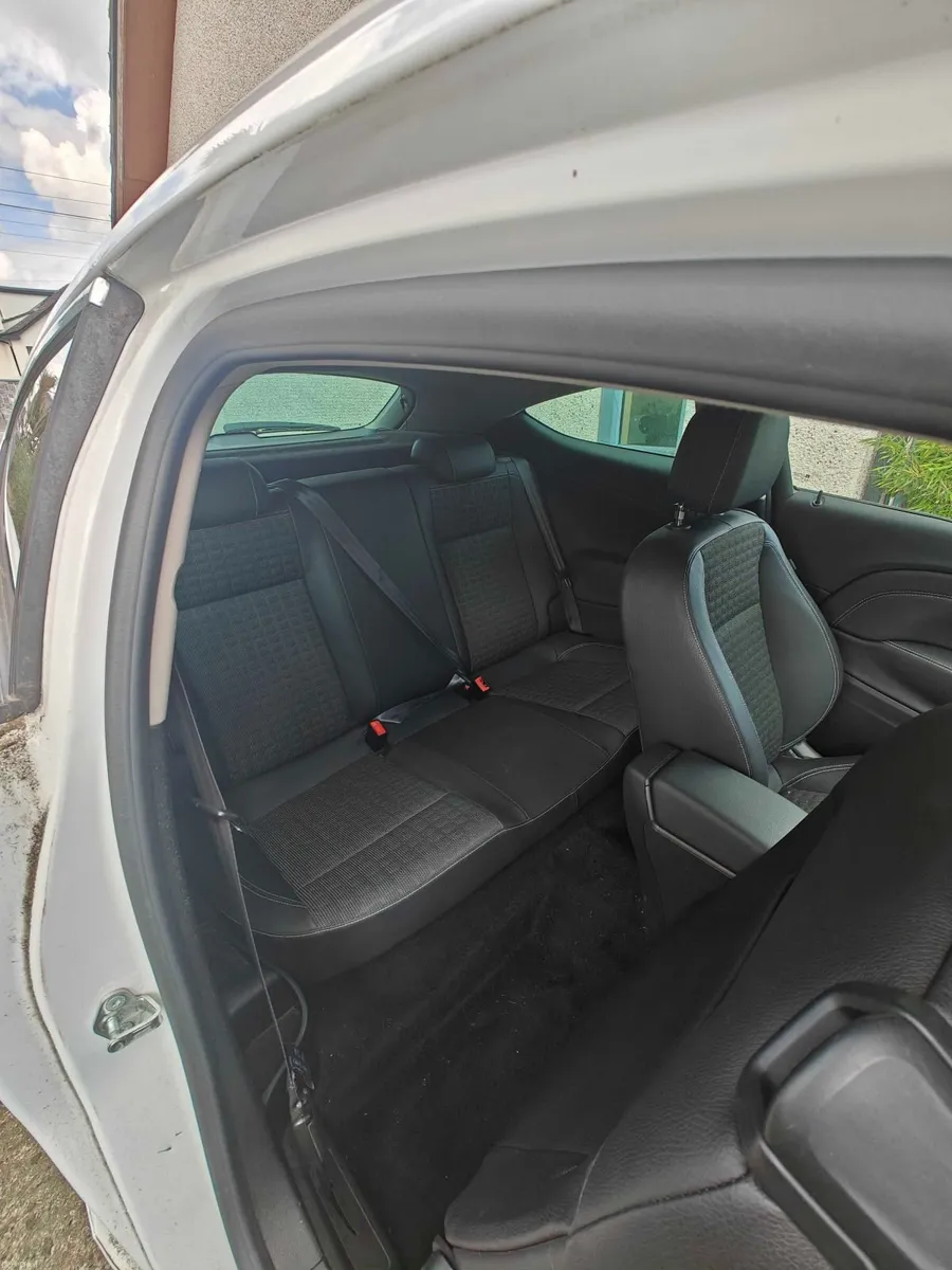Opel Astra 2016 - Image 2
