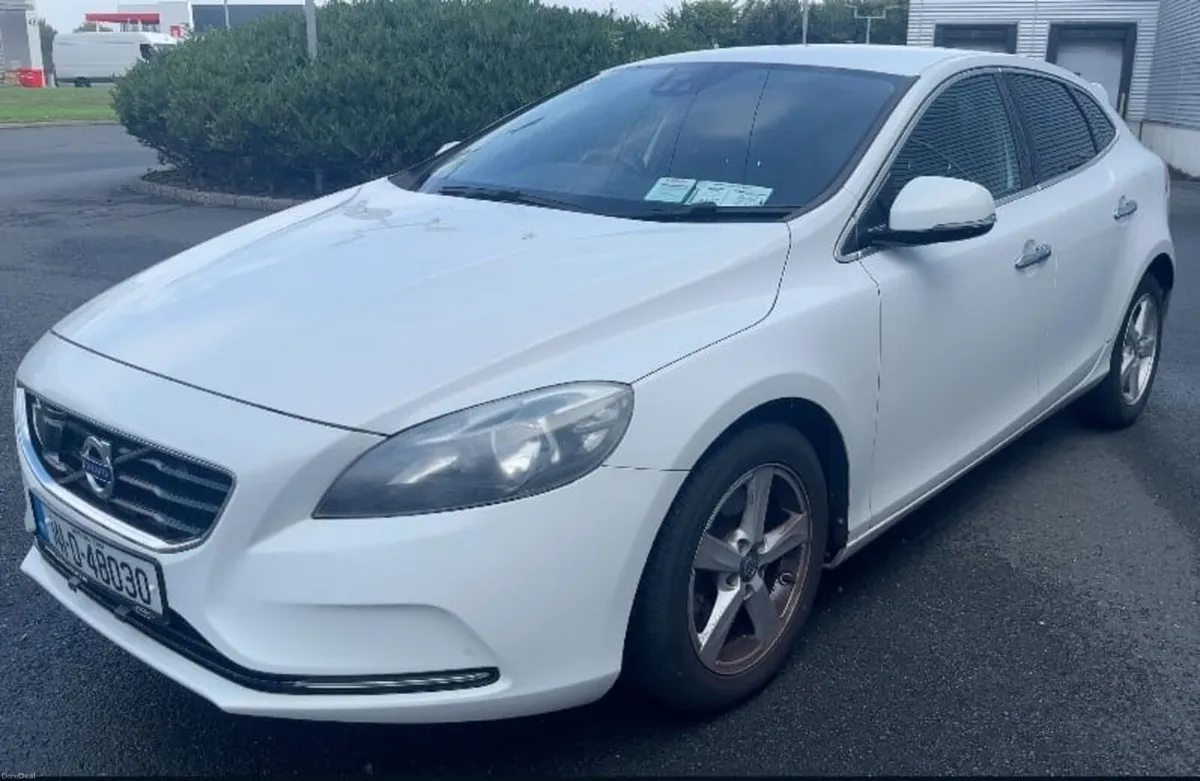 Volvo V40  Automatic  2014 - Image 5