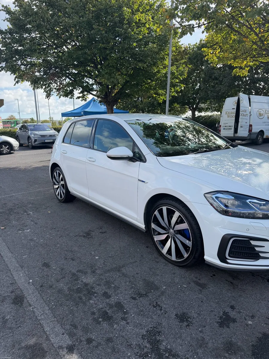 Volswagen Golf GTE - Image 1