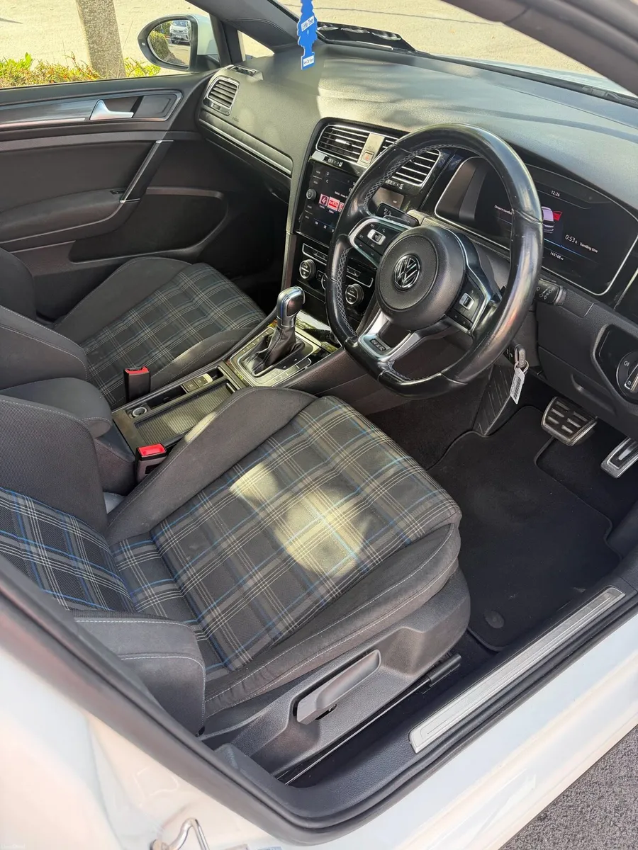 Volswagen Golf GTE - Image 4
