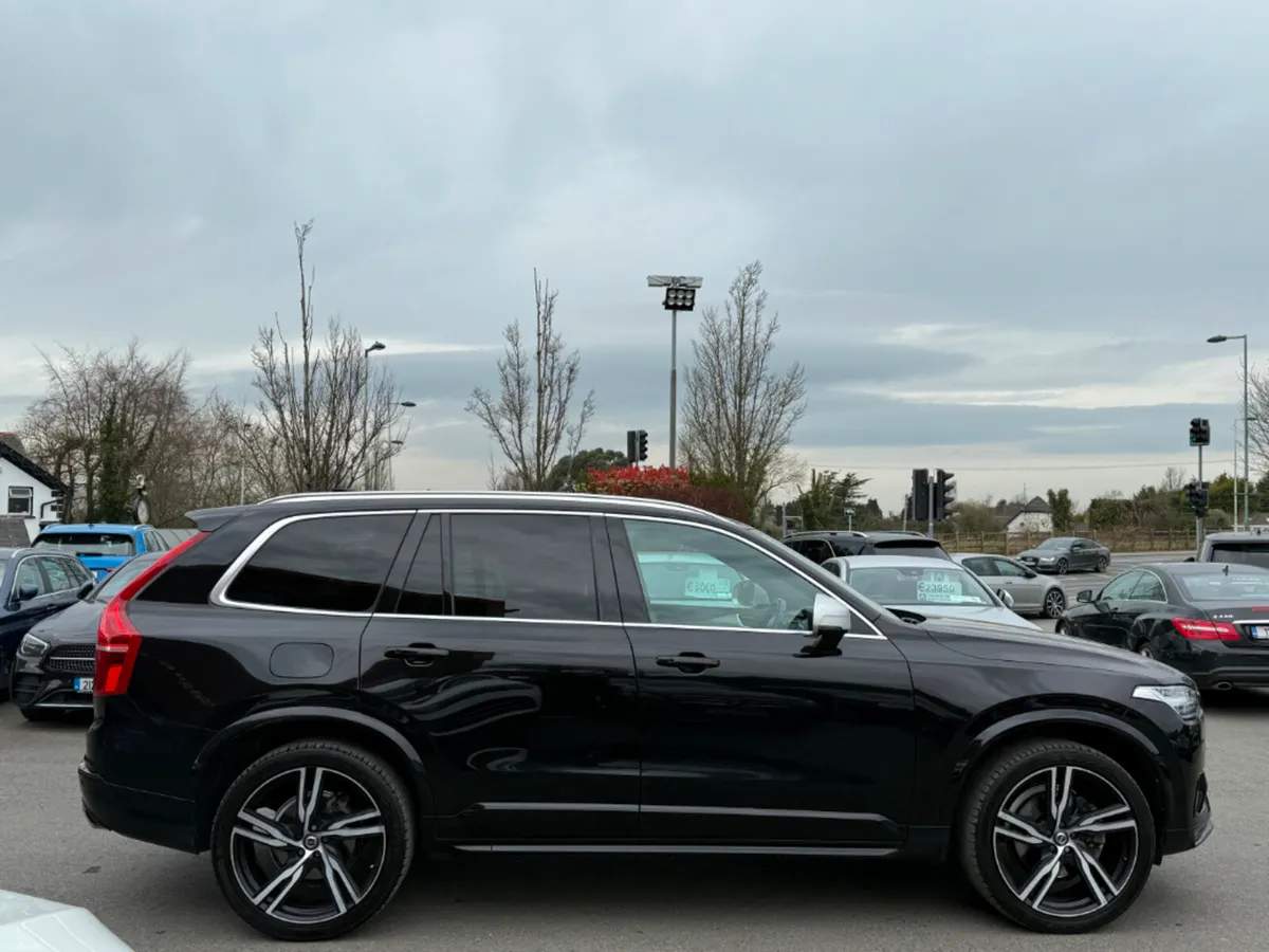 Volvo XC90 2.0 D5 R-DESIGN PRO AWD *HUGE SPEC* - Image 3