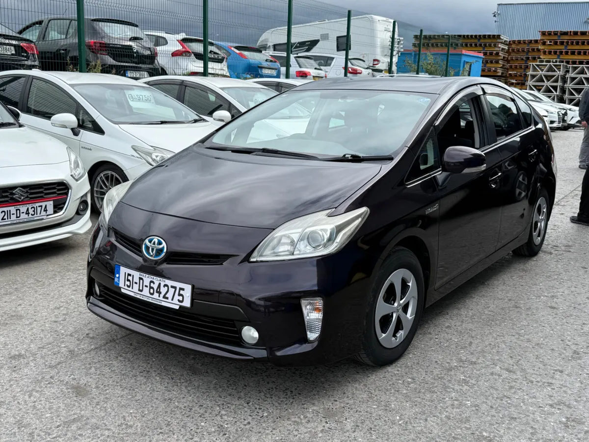 2015 Toyota Prius Hybrid Auto/ Car Play - Image 1