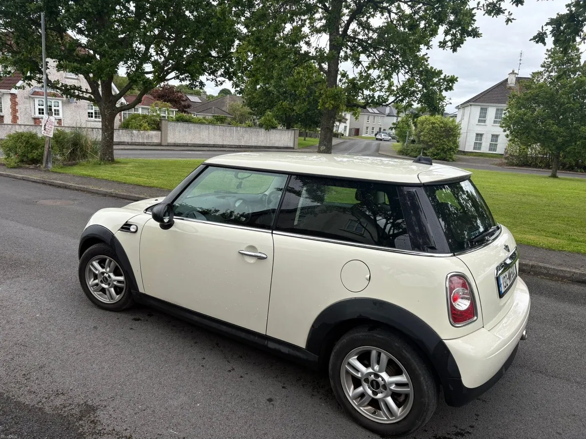 2013 (132) Mini One *NEW NCT 09/2027* - Image 4