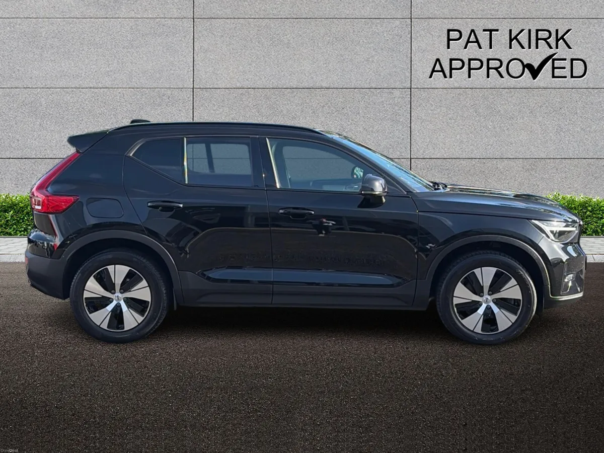 Volvo XC40 1.5 T4 Recharge PHEV Plus Dark 5dr Auto - Image 3