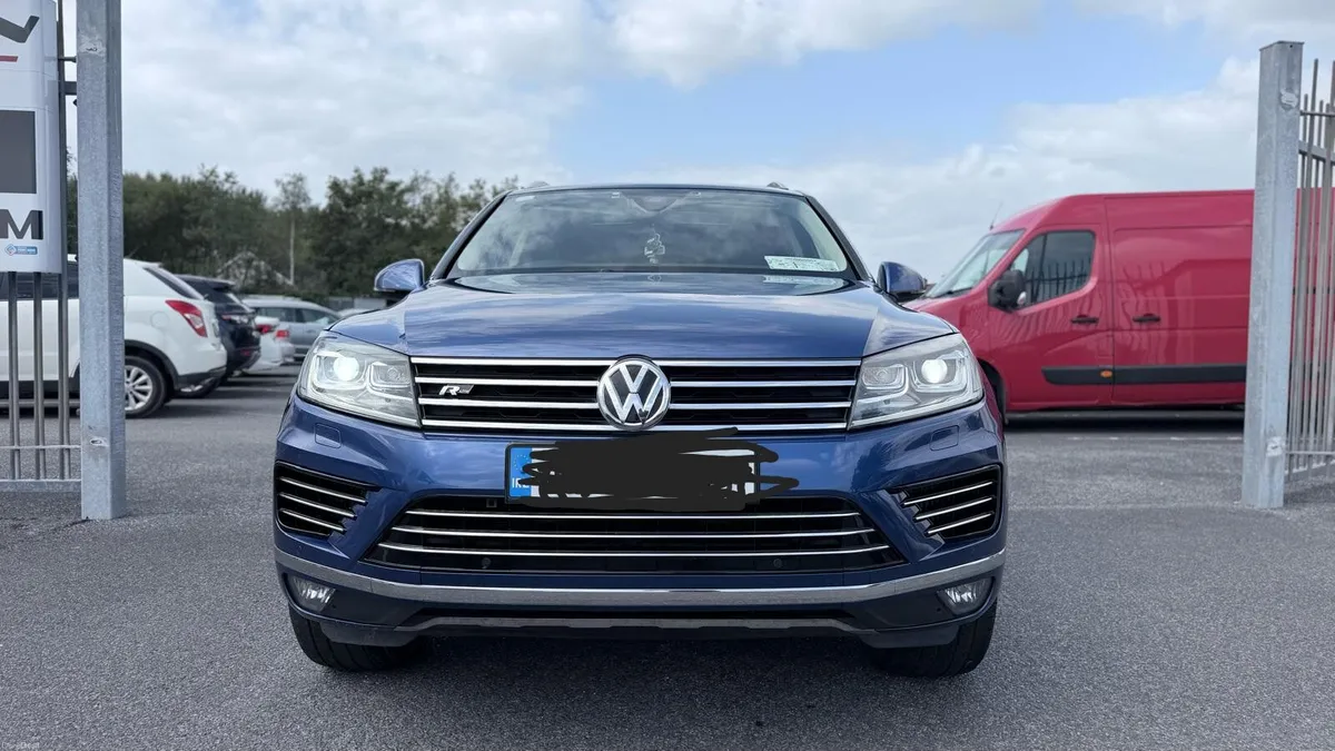 Volkswagon Touareg 3lt v6 r line - Image 3