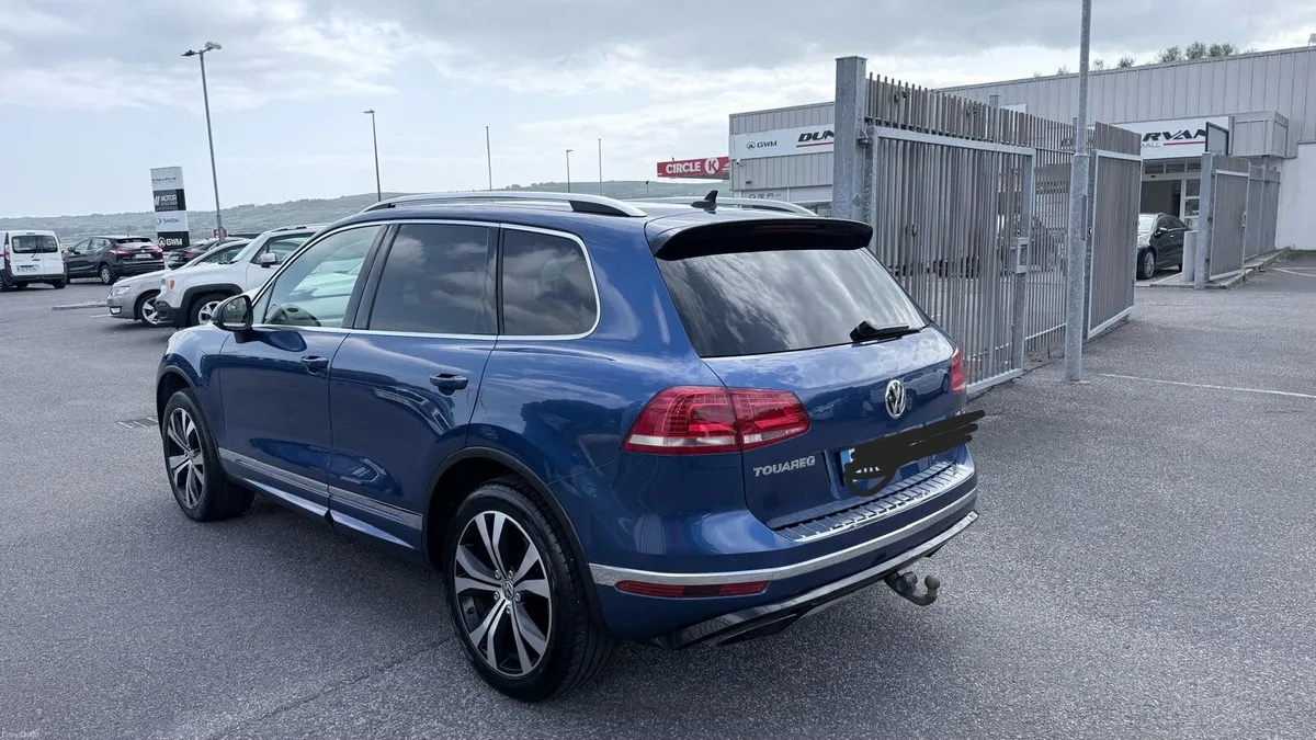 Volkswagon Touareg 3lt v6 r line - Image 5