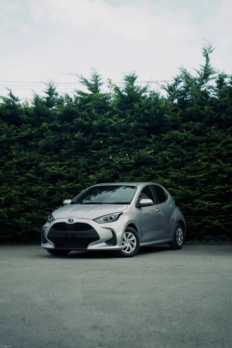Toyota Yaris 1.5 Hybrid 2023 | Stylish & Efficient - Image 1