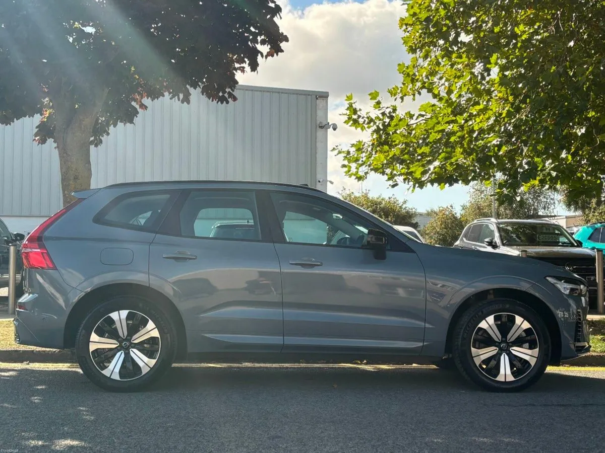 Volvo XC60 T6 Recharge AWD AUTO PLUS PHEV - Image 5