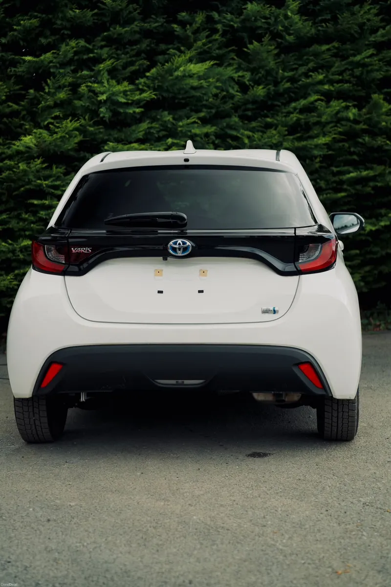 Toyota Yaris 1.5 Hybrid 2023 | Stylish & Efficient - Image 6