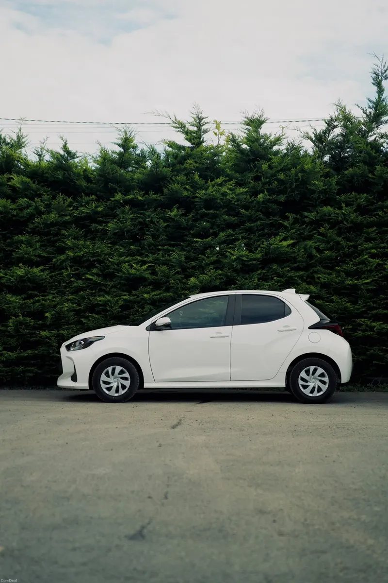 Toyota Yaris 1.5 Hybrid 2023 | Stylish & Efficient - Image 2