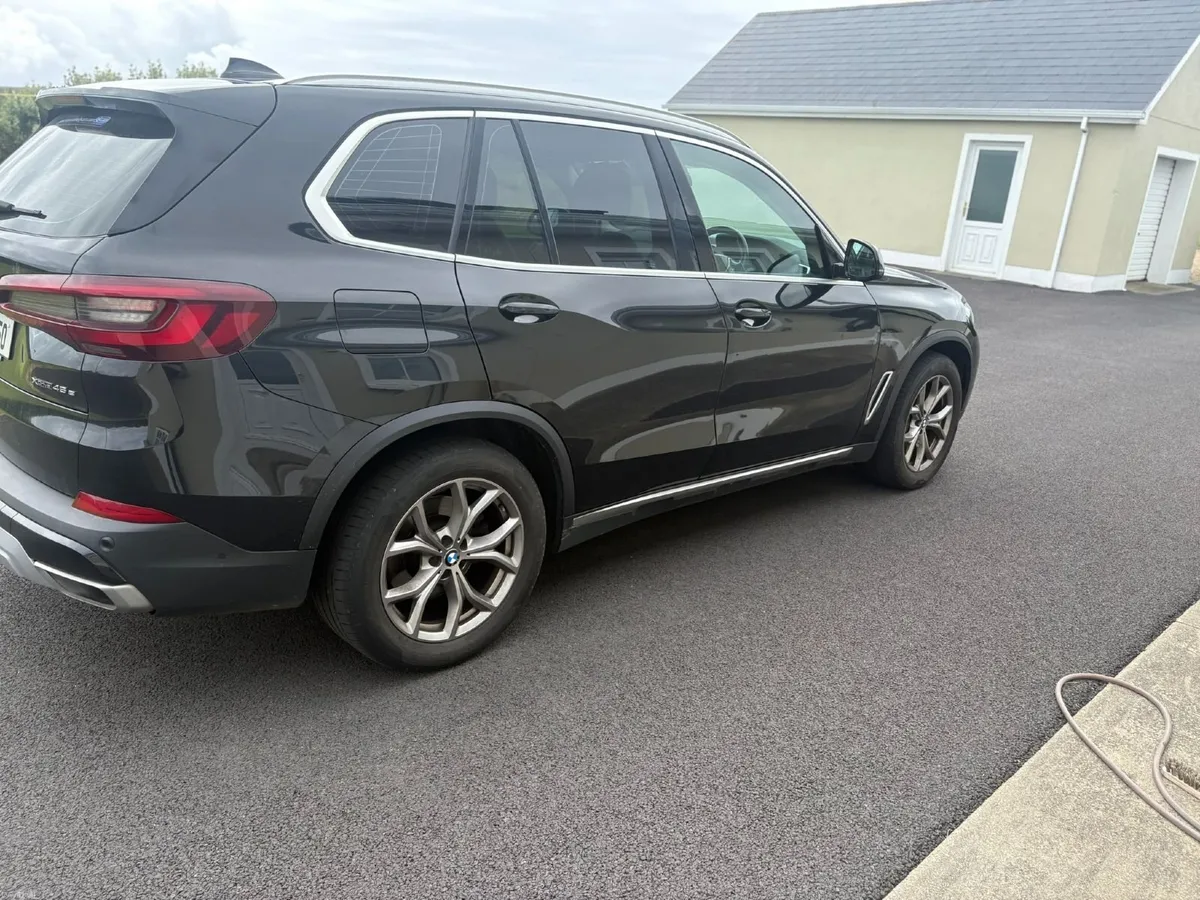 BMW X5 2021 - Image 2