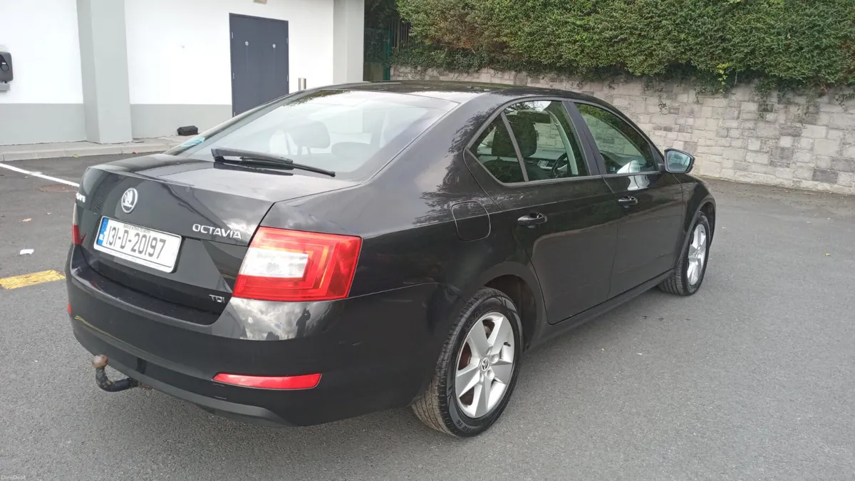 SKODA OCTAVIA / 2013 / 1.6 DIESEL / MANUAL - Image 6