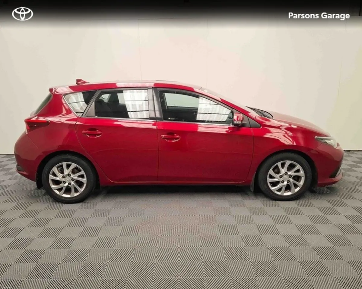 Toyota Auris 1.4 D-4D LUNA 4DR - Image 3