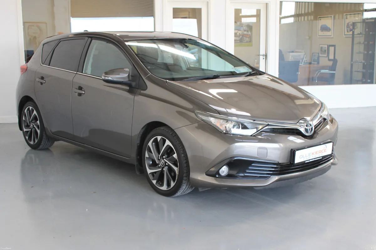 Toyota Auris 2017 SOL D4D Low Kms Finance arranged - Image 3