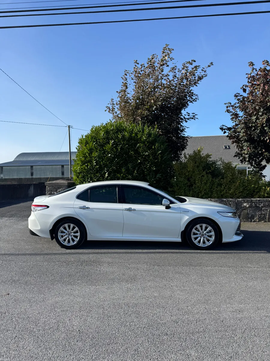 Toyota Camry 2019 - Image 2