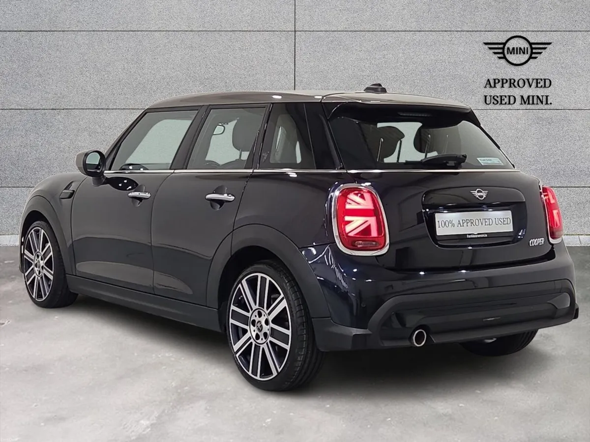 Mini Cooper 5-Door Cooper Exclusive - Image 2
