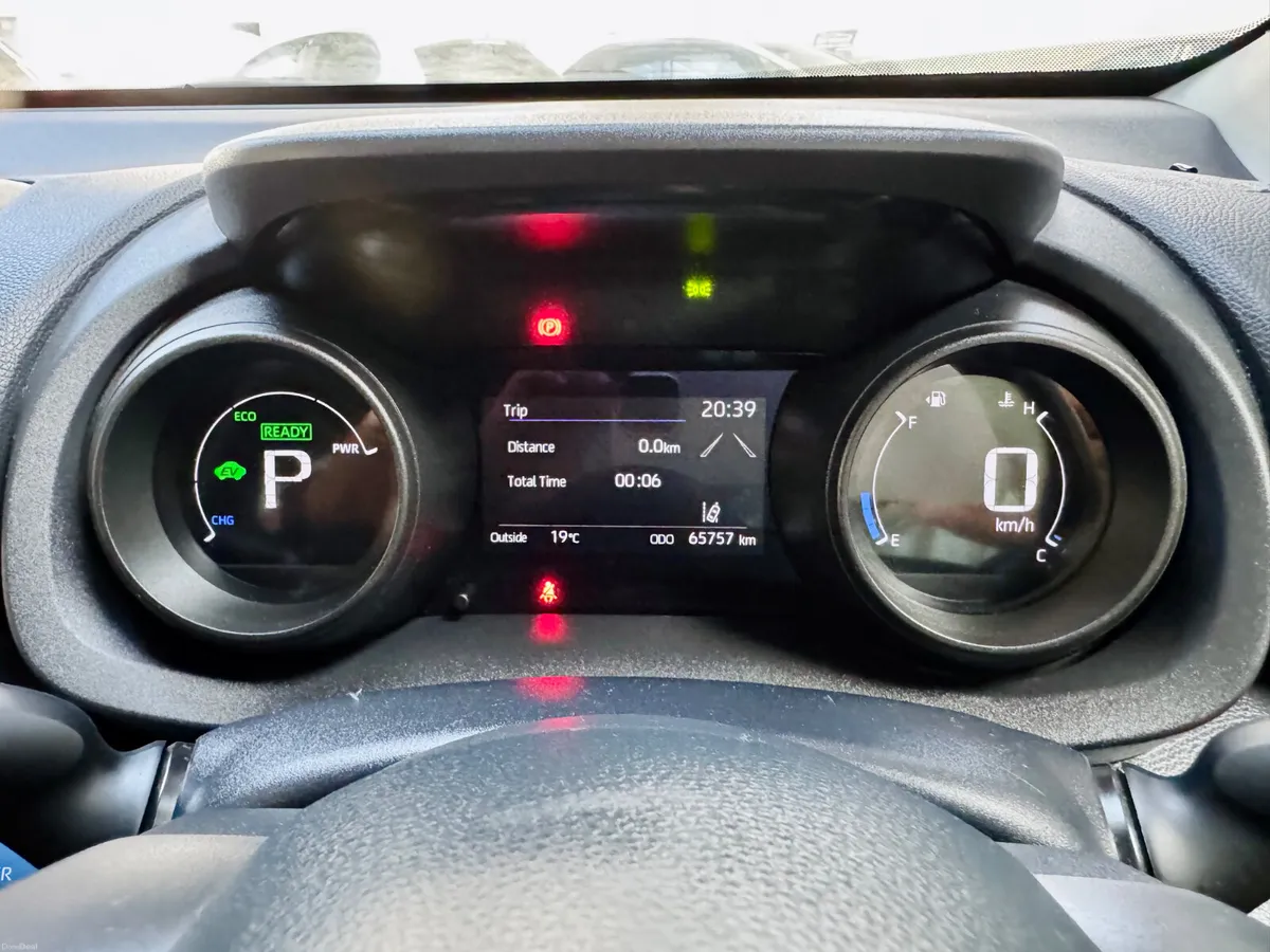 2022 Toyota Yaris Cross 1.5 Hybrid Automatic - Image 6