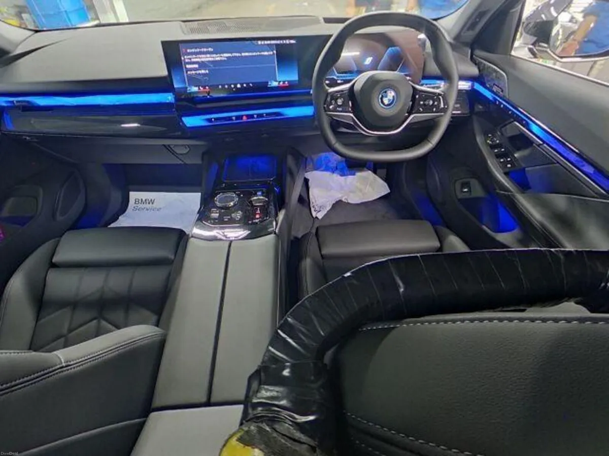 Bmw i5 M60 Touring - Image 3