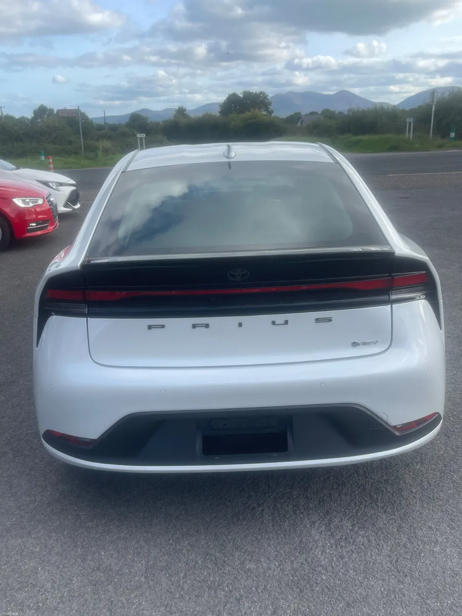 2023 Toyota Prius - Image 6