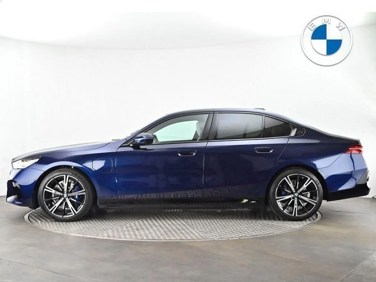 BMW 5-Series 530e M Sport Saloon - Image 3