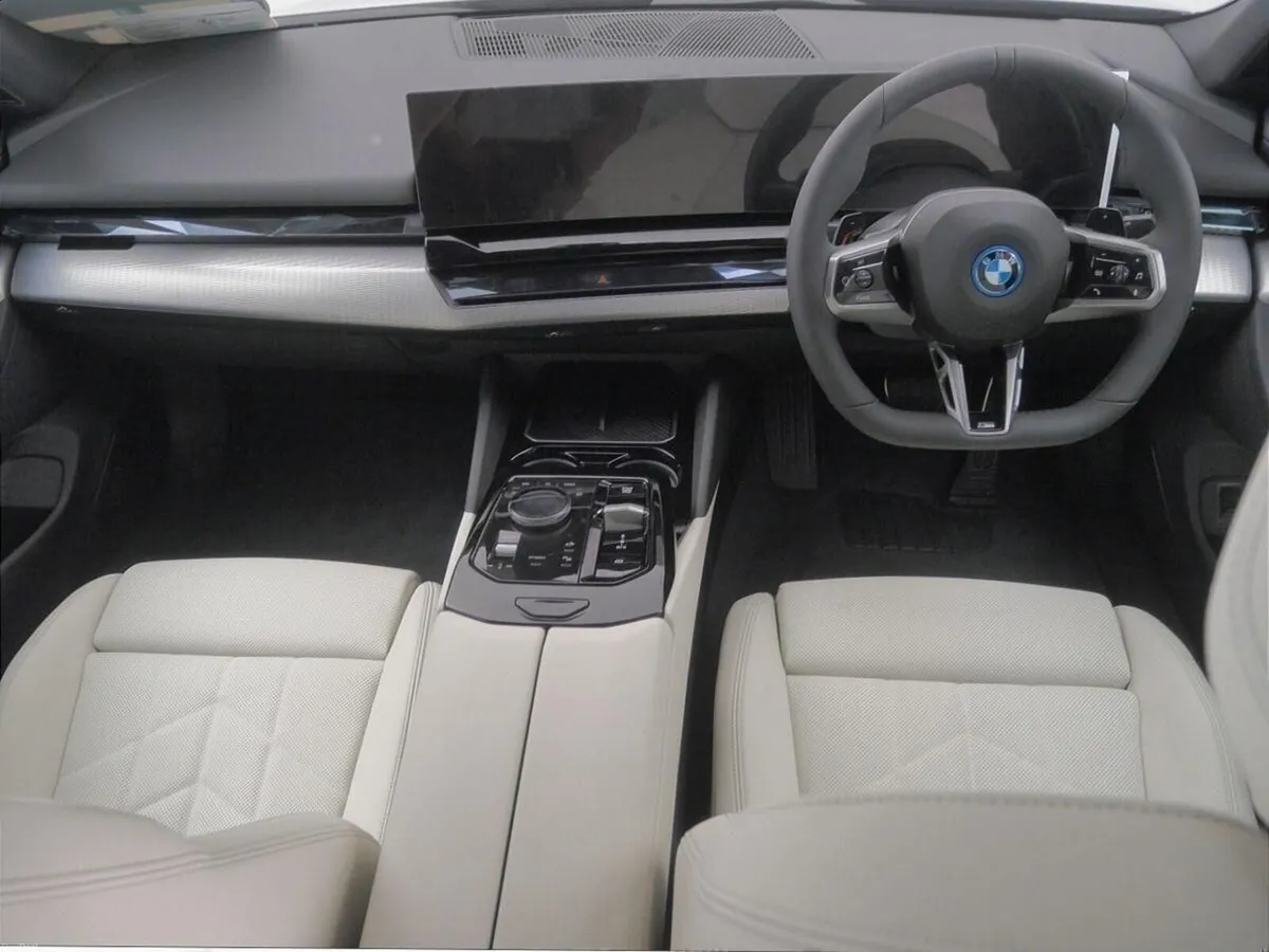 BMW 5-Series 530e M Sport Saloon - Image 4