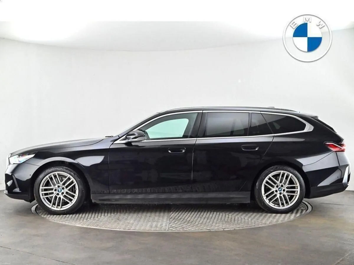 BMW i5 eDrive40 Sport Edition Touring - Image 3